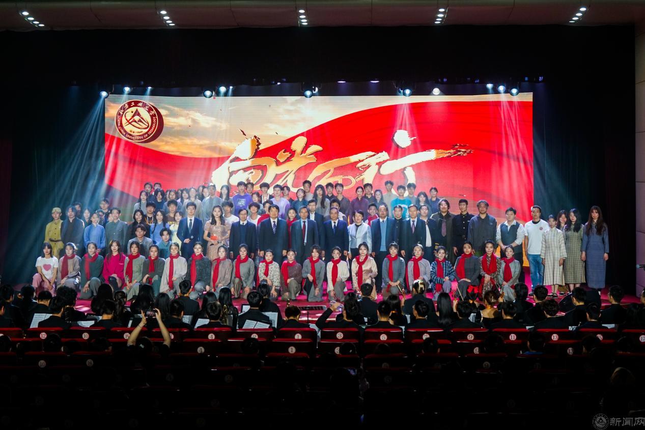 担强国使命，做复兴栋梁——学校隆重举行2022-2023学...